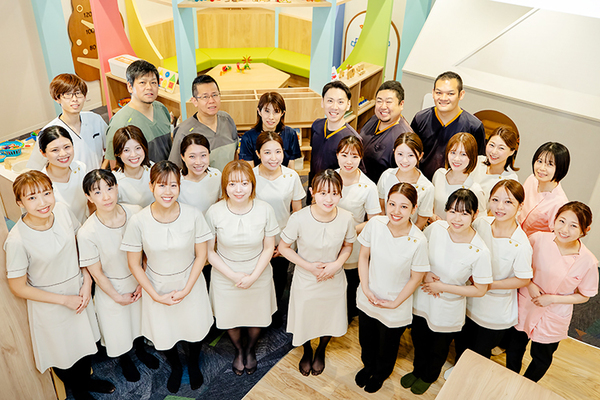 本多弘明院長、吉田由衣さん 本多歯科5