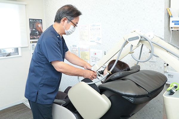 亀井英志理事長、天神原亮副院長 長栄歯科クリニック5