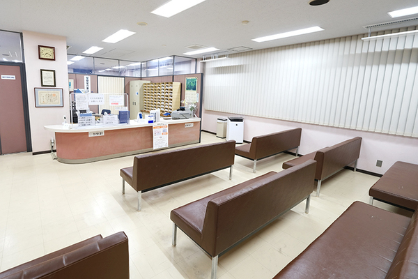 岩井信策副院長 岩井皮フ科5