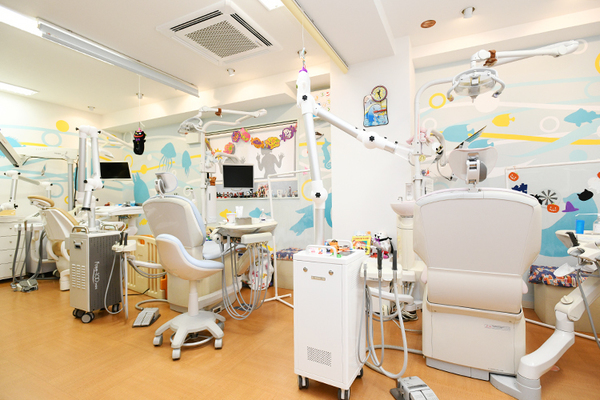 伊藤織恵院長、伊藤誠副院長 こどもの歯科5