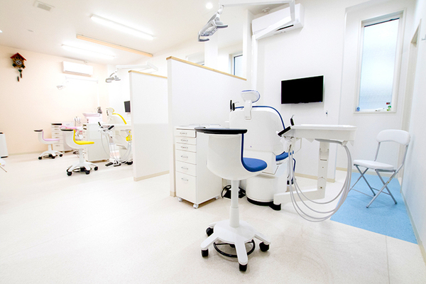 板家隆院長、板家智副院長、板家朗先生 いたや小児歯科大人歯科医院5