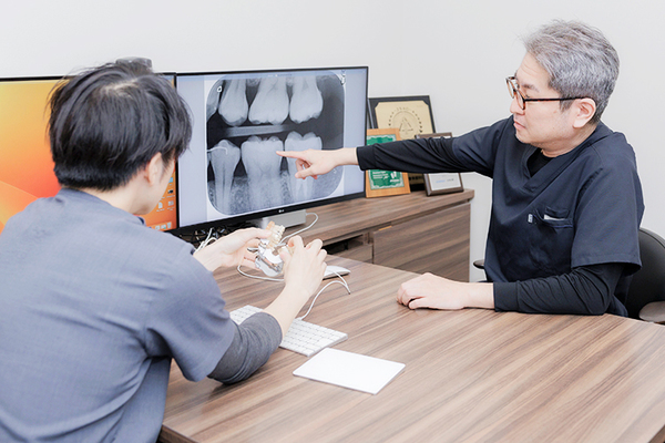 小野馨照院長、森田崇裕先生 春日THREE歯科・矯正歯科5