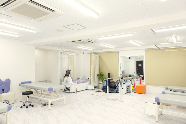 神川康也院長 下北沢DOクリニック5