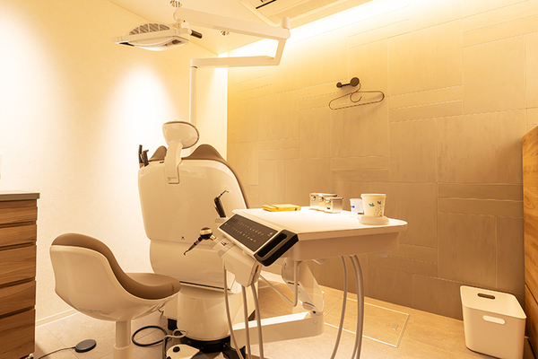 長縄敬弘院長、大場清佳先生 東山デンタルクリニック5