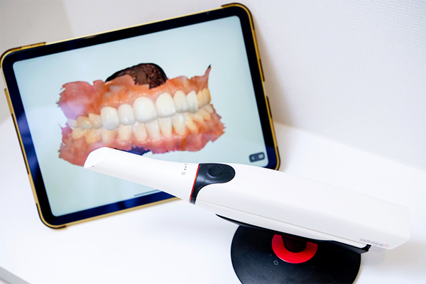 鹿乃さやか院長、菊地雅己副院長 ドルミーレデンタルオフィス表参道5