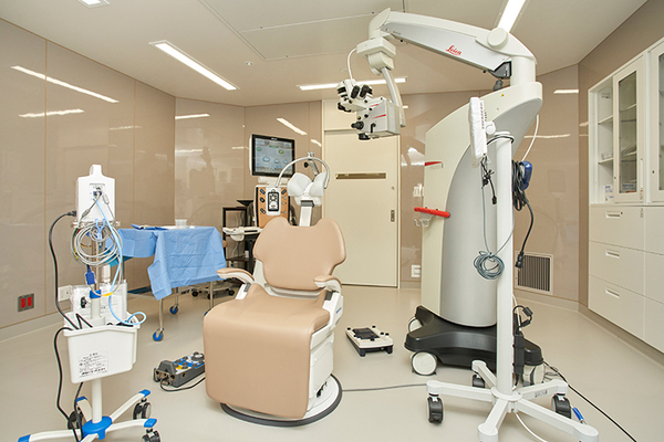 照林優也院長、西尾彩副院長 てるばやし眼科5