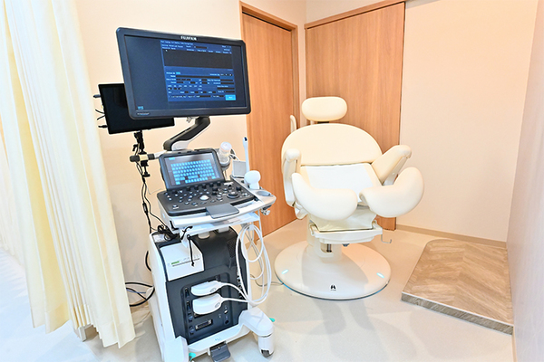 里井映利先生、春名百合愛院長 戸越銀座レディースクリニック5