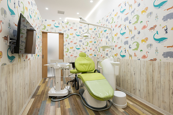 増本智院長、金田宗士副院長 えみたす歯科・矯正歯科 イオンタウン楽々園院5