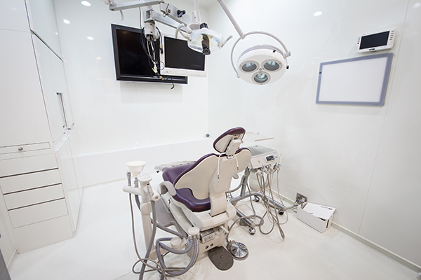 亀井勝行理事長 ノーブルデンタルオフィス5