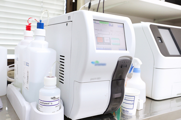 丸山達也院長、宮澤典子先生、近藤宏明先生 東新宿クリニック5