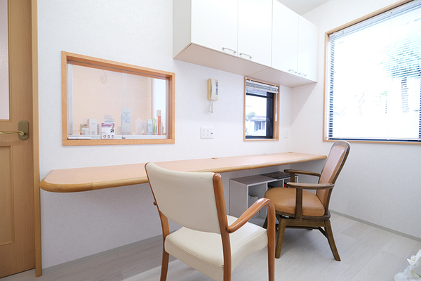 稲毛恵院長、吉野華苗先生 あしたばウェルケア歯科5