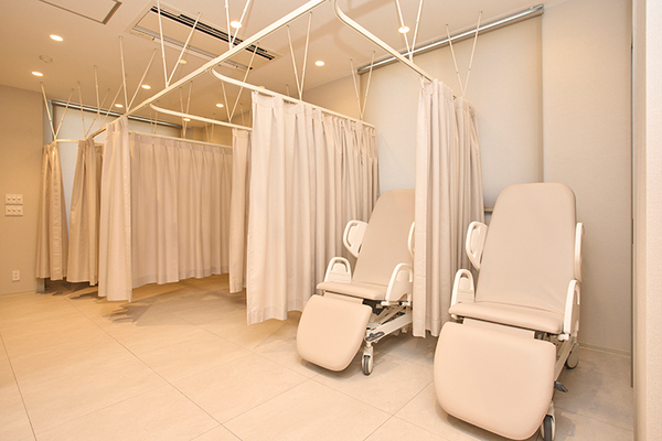 七條智聖院長、七條綾子副院長 大阪放出駅前しちじょう消化器内科・内視鏡クリニック5