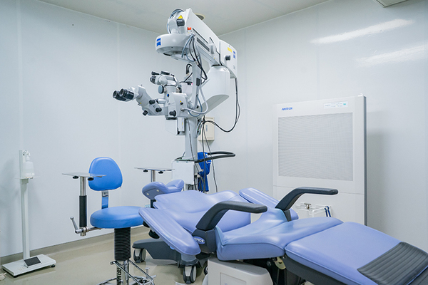 椎原秀樹院長、椎原紗圭副院長 椎原眼科医院5