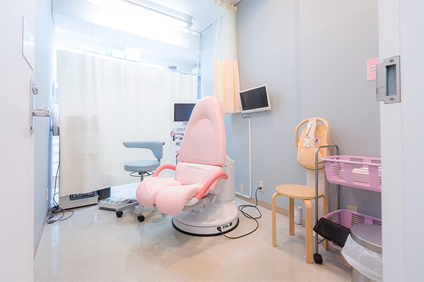 深見和之院長、深見栄副院長、小林哲郎先生 ふかみレディースクリニック5