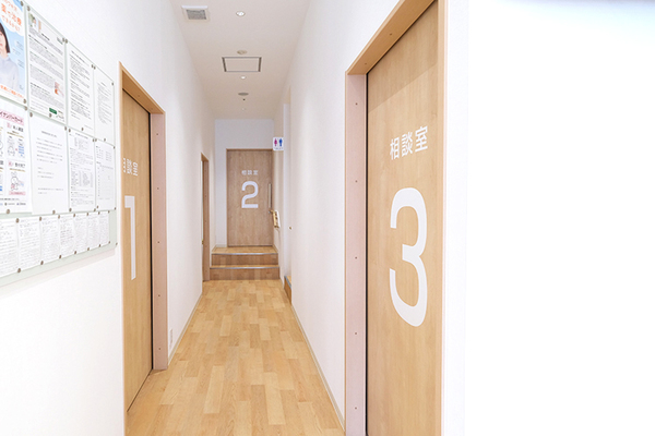 柳原孝章院長、大坪俊介副院長 ひとやすみこころのクリニック姪浜院5