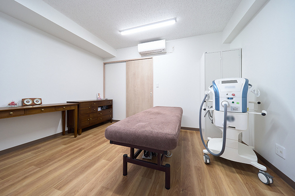 花田美穂院長 六浦皮ふ科5