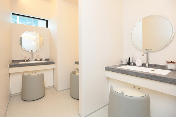 伊藤実喜院長 AMIRI CLINIC5