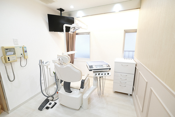 飯野真樹院長、飯野久子さん 下北沢チャームデンタルクリニック5