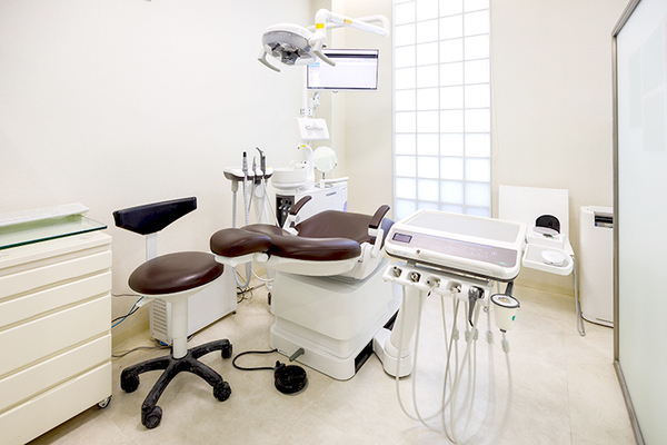 大島健吾院長 ホワイト歯科医院5
