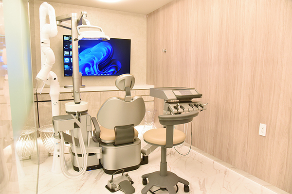 荒木泰博理事長、中村直人院長 リアム歯科クリニック市川5