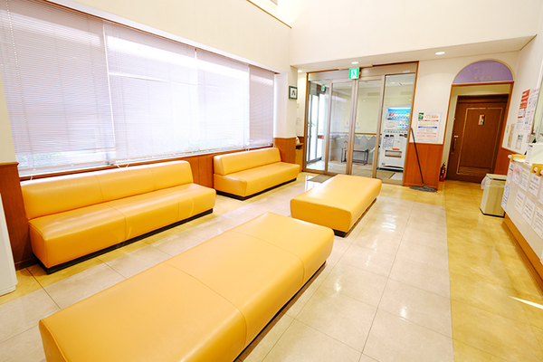 村上英喜院長、宇野遥副院長 むらかみ整形外科5