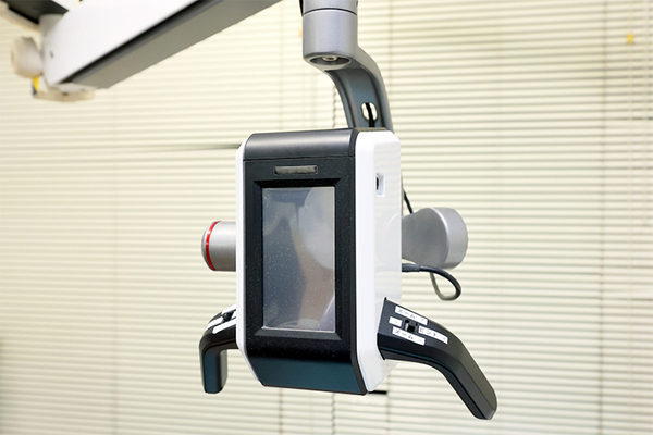 石亦文院長、石清佳副院長、石世宗先生 石歯科クリニック5