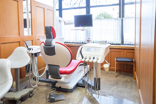 有坂佳祐副院長 有坂歯科・インプラントオフィス5