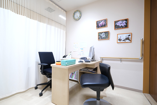 原茂子院長、濱田千江子先生、村島温子先生 原プレスセンタークリニック5