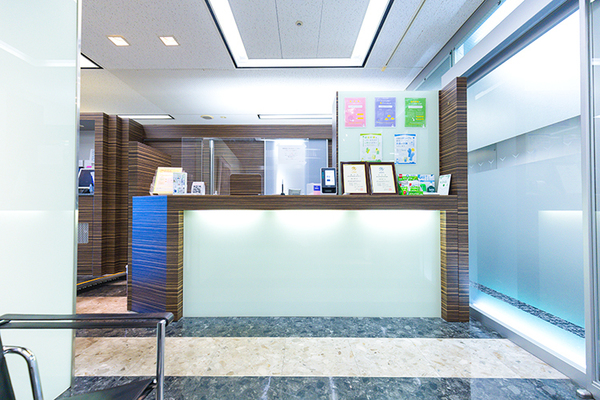 平島智秀理事長、水谷鮎子院長 新宿パークタワー歯科5