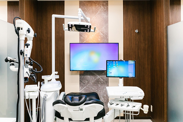 負門直樹院長 エル歯科クリニック千里丘5