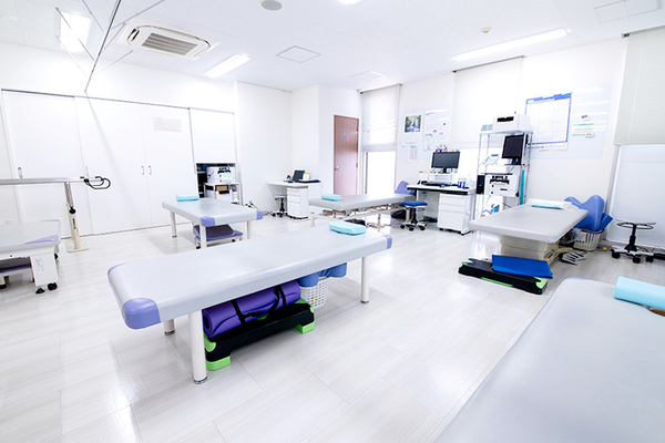 嶺裕之院長、嶺崇文先生 嶺整形外科クリニック5