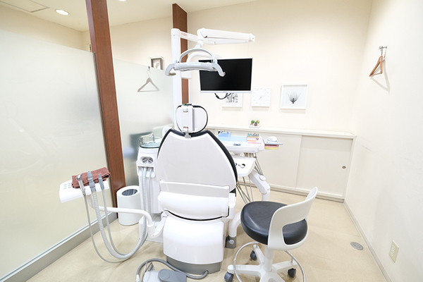 岡田幸明院長、西川泰副院長 岡田歯科医院5