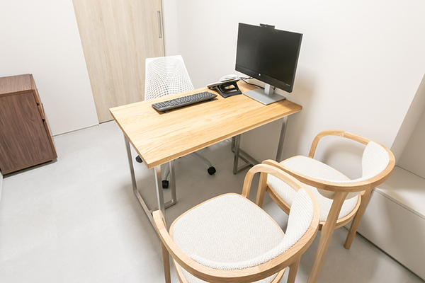 寺島洋一理事長、佐藤卓士先生 アヴェニュー銀座クリニック5