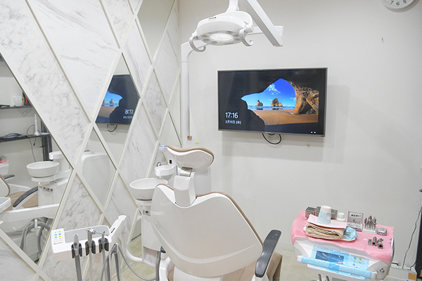 御子柴佑梨院長 ハミール東京デンタルオフィス5