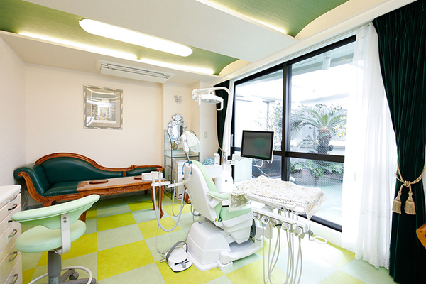 杉山義祥理事長、杉山功祐院長 杉山歯科医院5