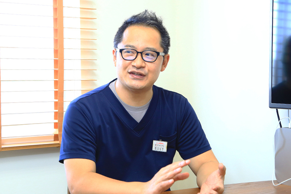 岡田英之院長 万代デンタルクリニック5
