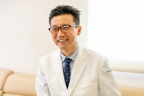 酒井 寛 先生の独自取材記事(浦添さかい眼科)｜ドクターズ・ファイル