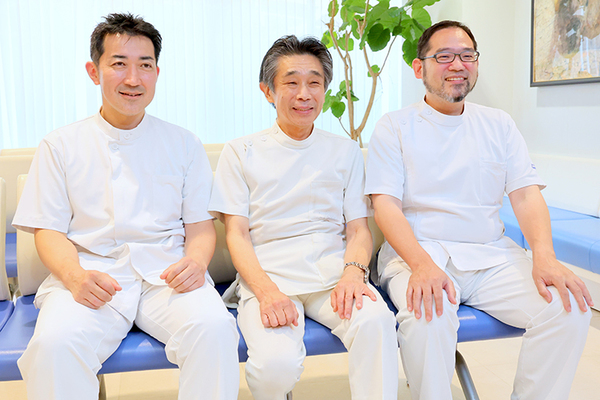 佐井壯謙院長、植田剛先生、中本貴透先生 佐井胃腸科・肛門科6