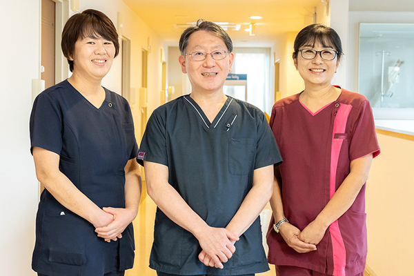 渡邉秀樹院長、渡邉京子副院長、近藤千治さん 長門クリニック6