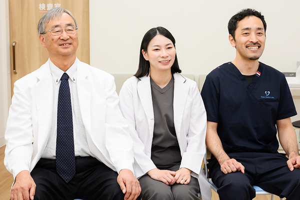 大久保知美院長、大久保信司副院長、大久保敦先生 大久保メディカルクリニック6