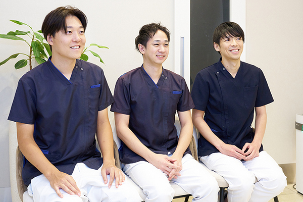 津徳亮成院長、猿木清優副院長、田村隆仁先生 池袋駅東口つのり歯科6