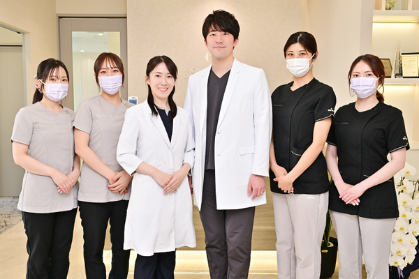 高橋明寛院長、高橋彩記子副院長 大塚CARNA歯科 矯正歯科6