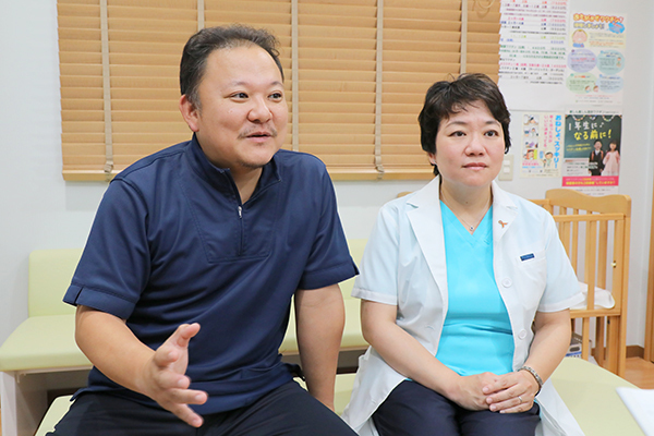 賀陽聡一郎院長、福田麻子副院長、賀陽綾子さん かよう内科小児科6