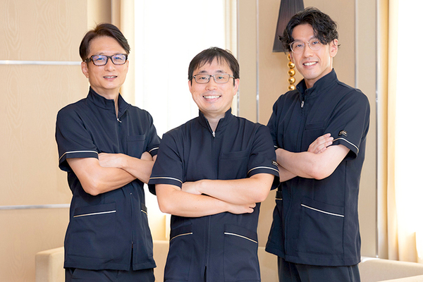昌山孝理事長、藤田敬一郎先生、中井光義先生 タカシ歯科クリニック6
