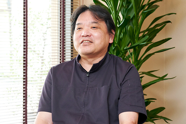 亀井勝行理事長 ノーブルデンタルオフィス6