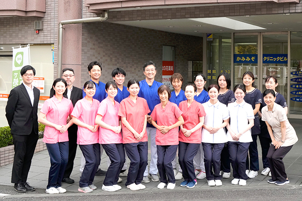 川崎正仁理事長、川崎正宗院長、奥山光子先生 歯科川崎医院6