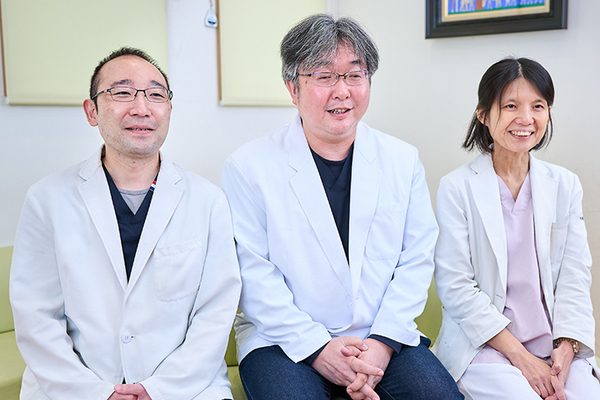 山口智理事長、村上亮介院長、山口和子副院長 やまぐち耳鼻咽喉科・小児科クリニック6