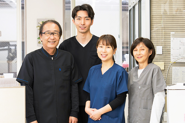 高田敬一院長、高田翔副院長、高田里美先生 高田歯科医院6