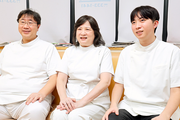 石亦文院長、石清佳副院長、石世宗先生 石歯科クリニック6