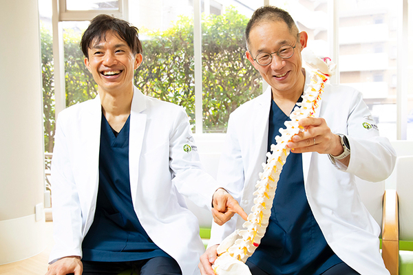 隈元真志院長、津田圭一副院長 福岡脊椎クリニック6